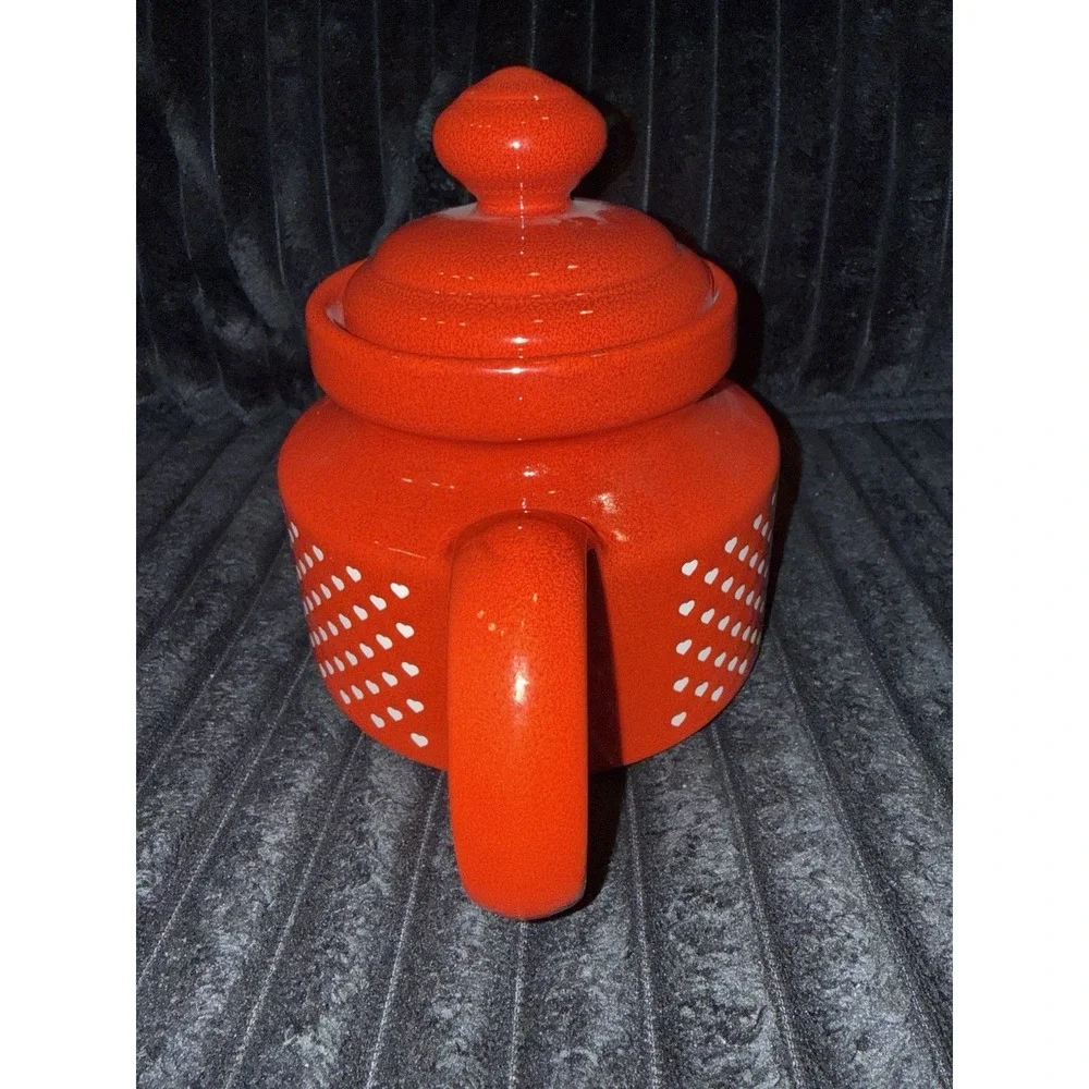 Vintage WAECHTERSBACH W. GERMANY Tea Pot Red With White Hearts - 1 Chip Inside‎